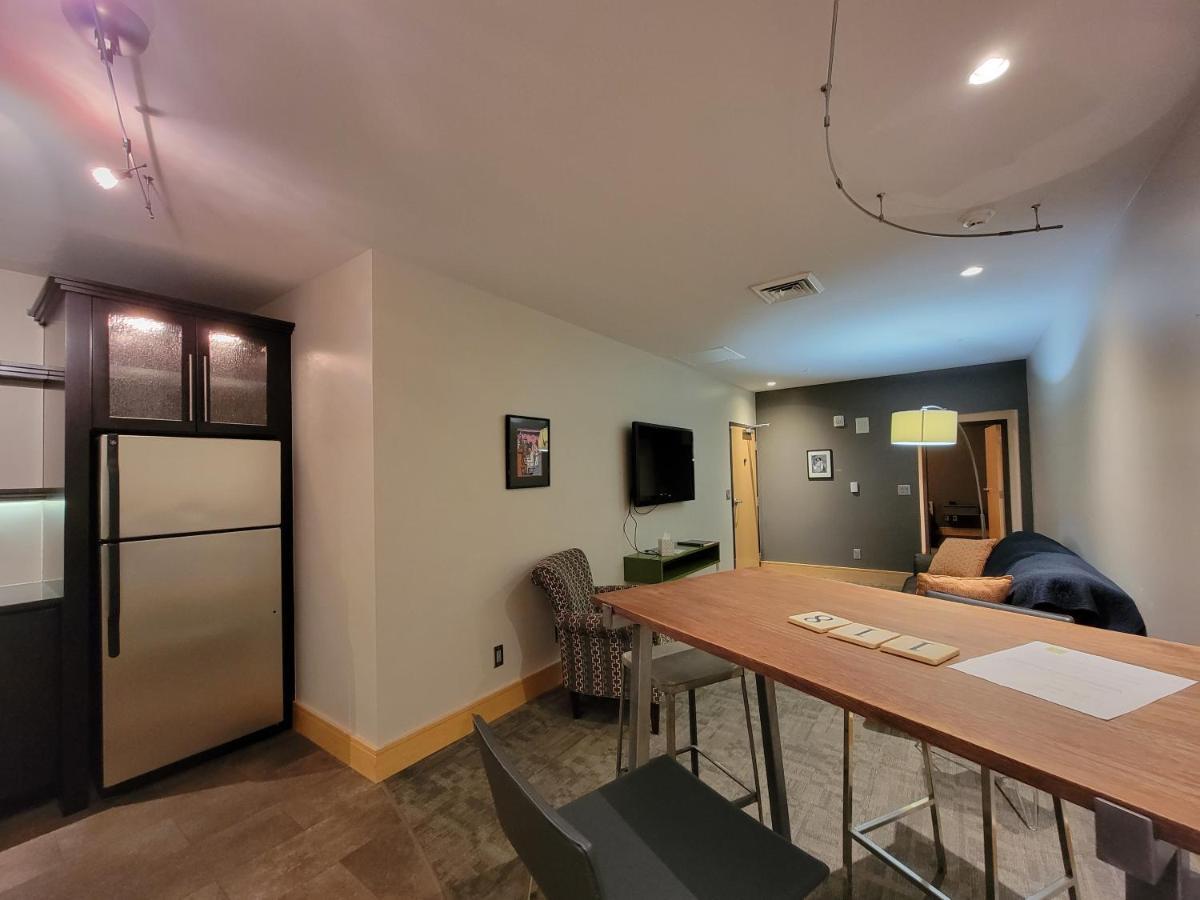 Suites At 118 Блумингтон Экстерьер фото
