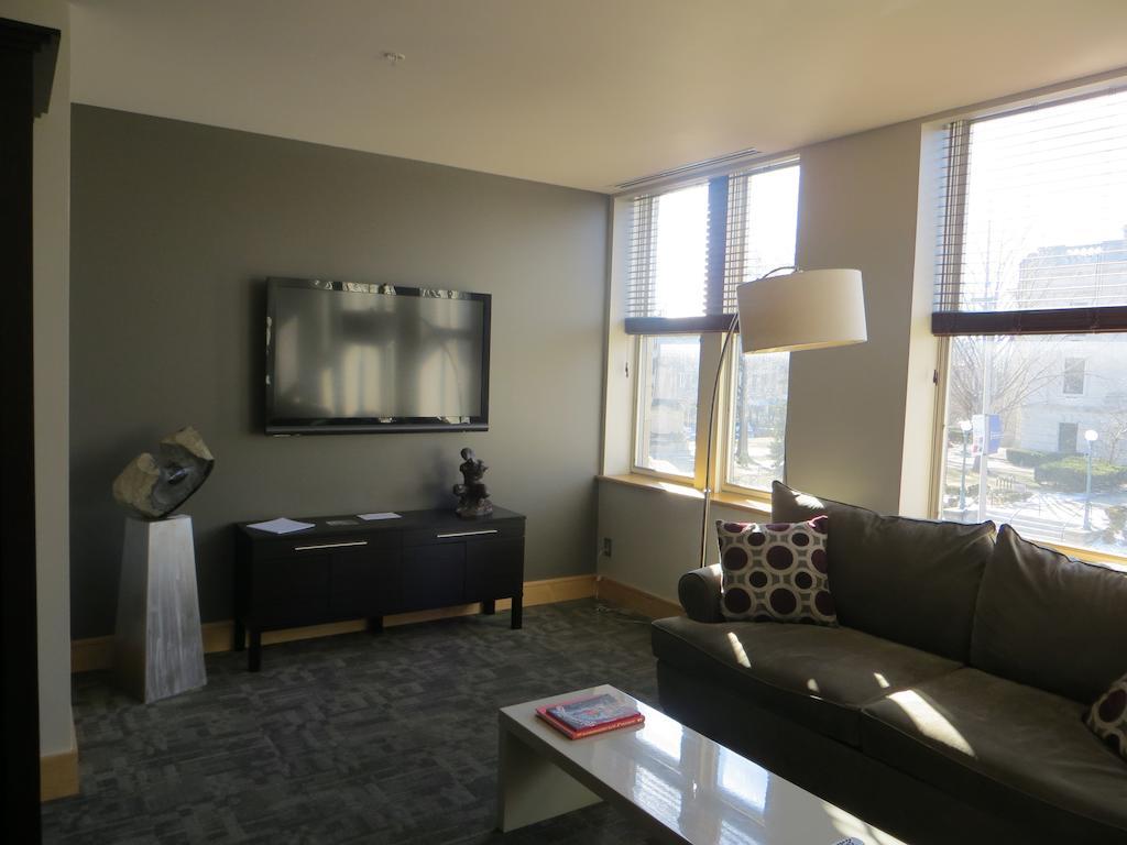 Suites At 118 Блумингтон Номер фото